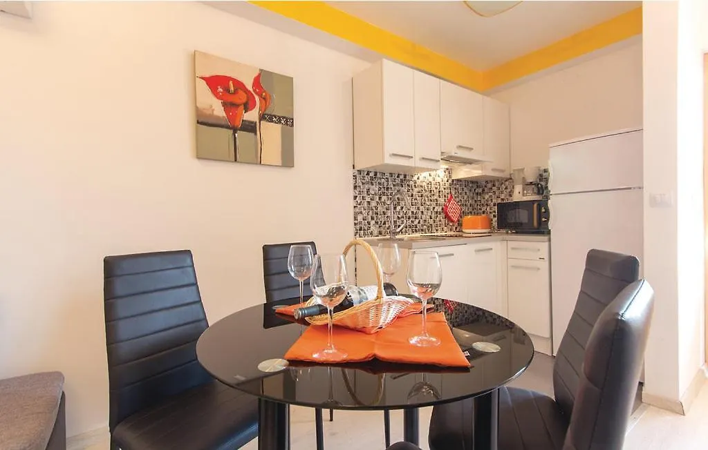 Mirjana Apartman Pješčana Uvala 0*,